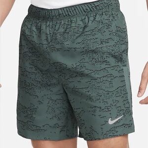 Nike Men's L Run Division Dry Challenger 7" Brief-Lined Spruce Shorts